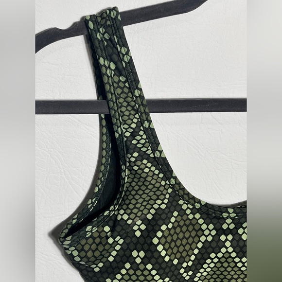 Balance Athletica sports bra with padded inserts in “viper” green Small - Picture 3 of 7